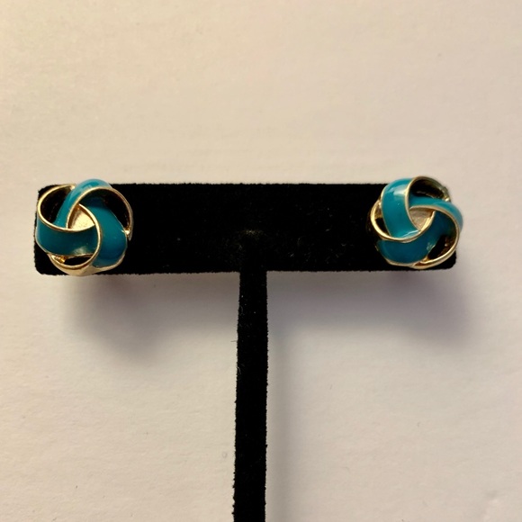 Green Stud Earrings - Picture 3 of 5